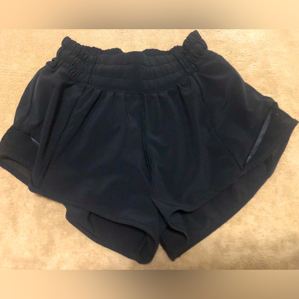 Lululemon Hotty Hot lined shorts 2.5”